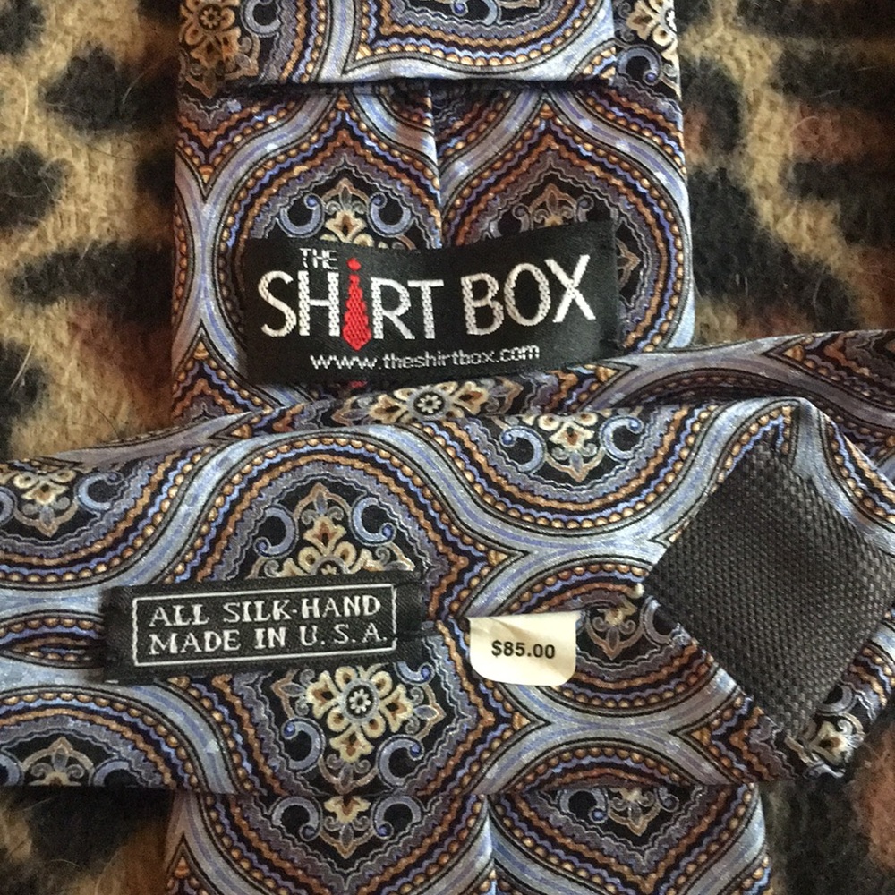 Brand new men’s hand made silk tie